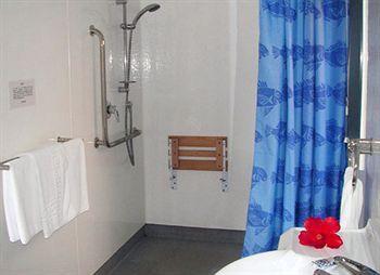 Motel Bay Cabinz