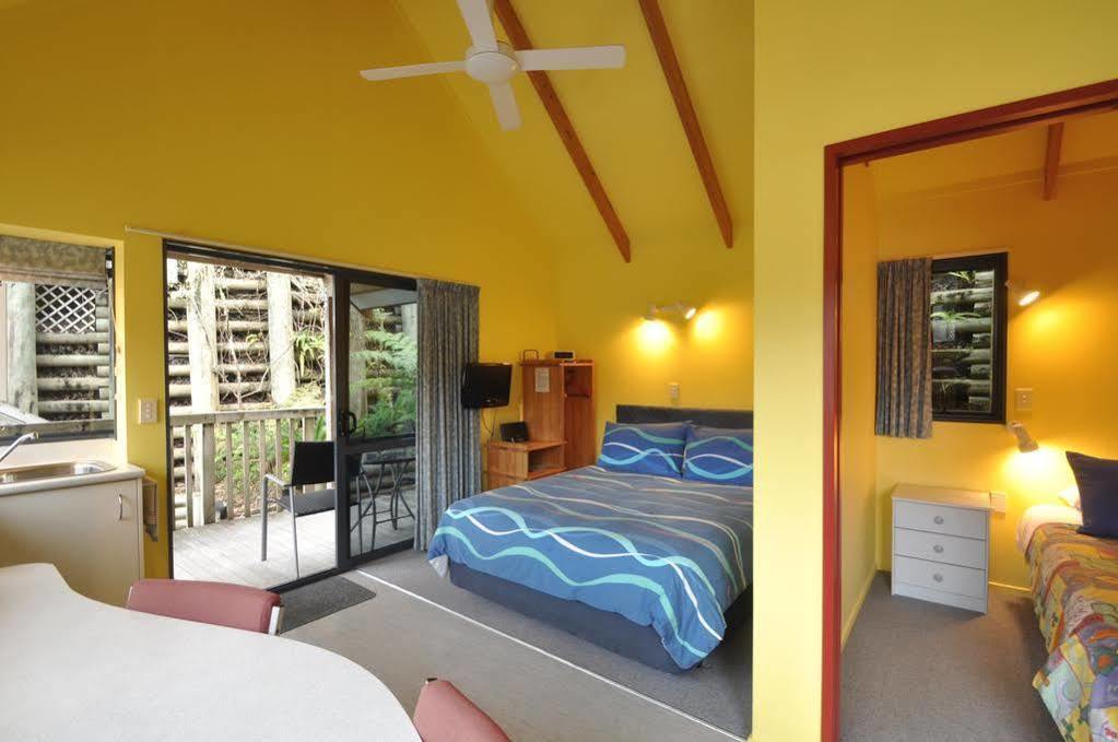 Motel Bay Cabinz